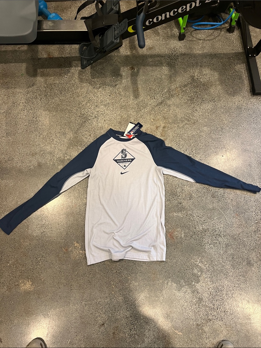 Nike Men’s Seattle Mariners Long Sleeve Raglan Shirt -player warm up shirt